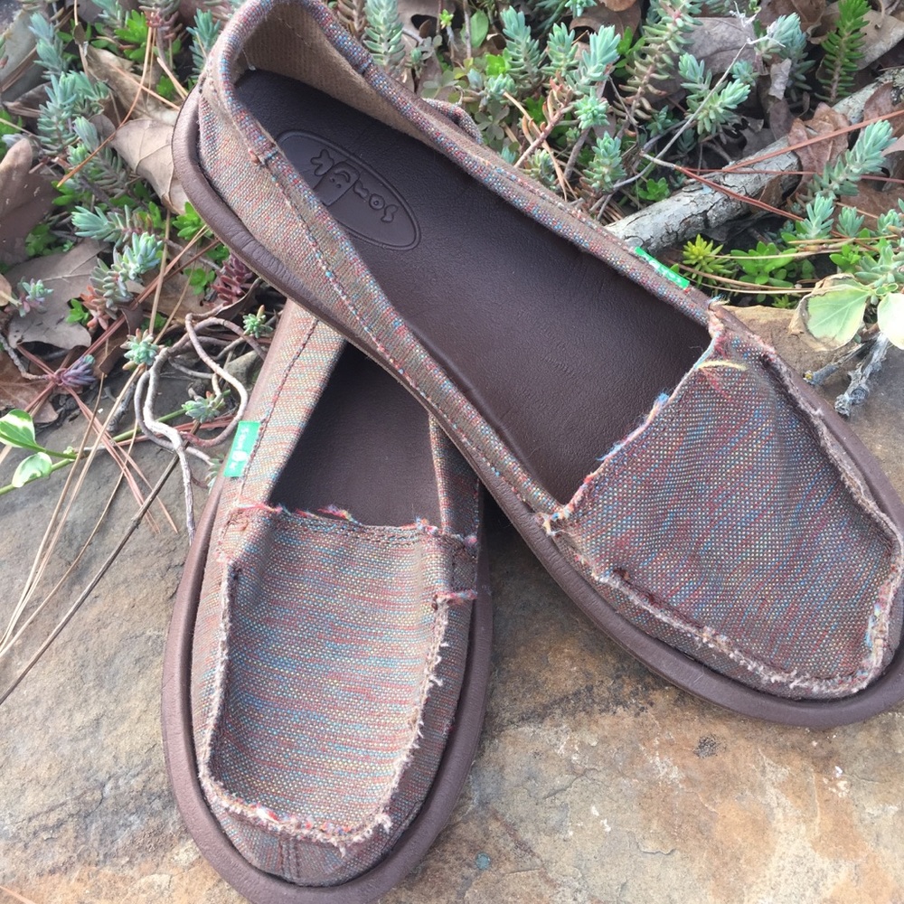 Sanuk slip on shoes almost new size 6